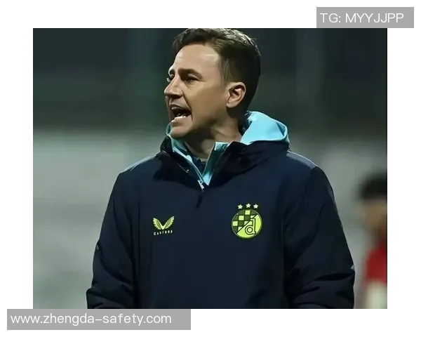 卡纳瓦罗足球明星壁纸精选展现传奇风采与激情瞬间 卡纳瓦罗足球明星壁纸精选展现传奇风采与激情瞬间