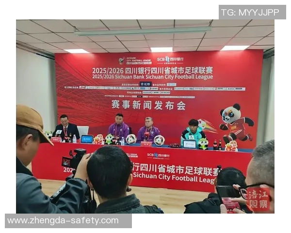 成都足球队与深圳足球队赛后复盘分析灵活性表现与战术调整 成都足球队与深圳足球队赛后复盘分析灵活性表现与战术调整